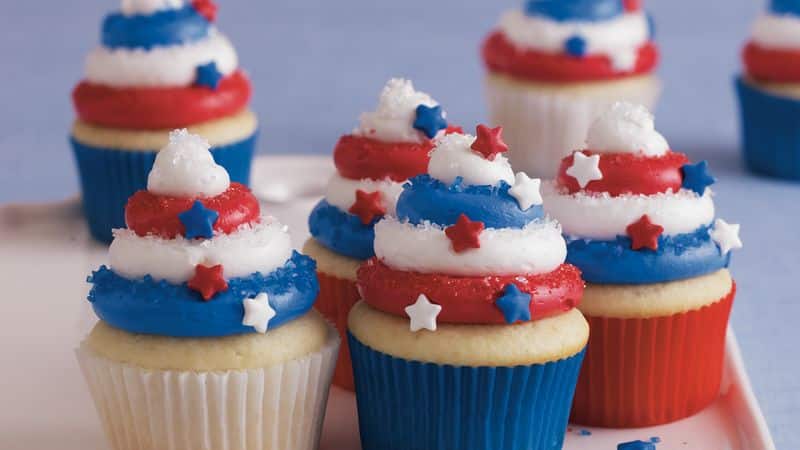 red white and blue frosting cupcakes