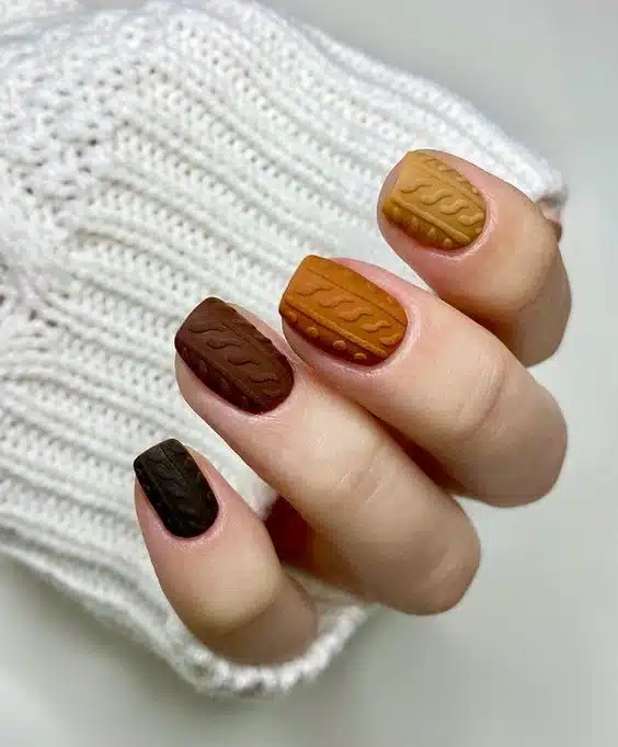 Fall leaves cable knit nails