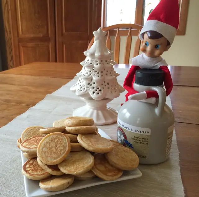 Elf Makes Pancakes
