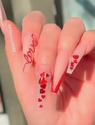 Romantic in red nails