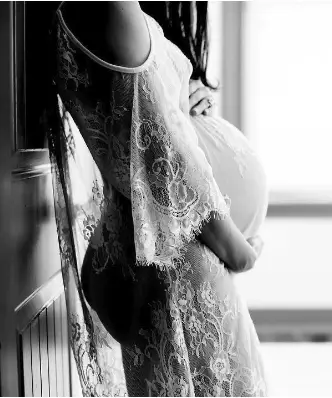 Black and White Lace Maternity Photos