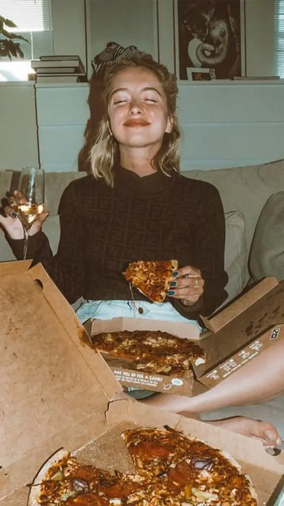 Pizza and wine