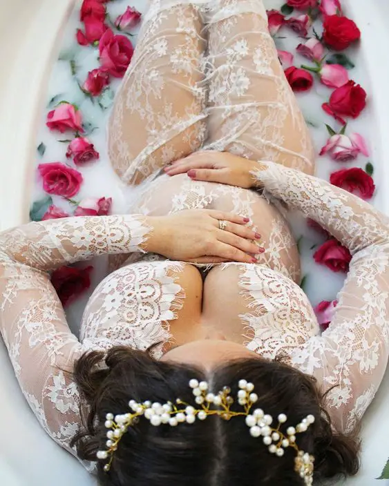 Romantic roses milk bath
