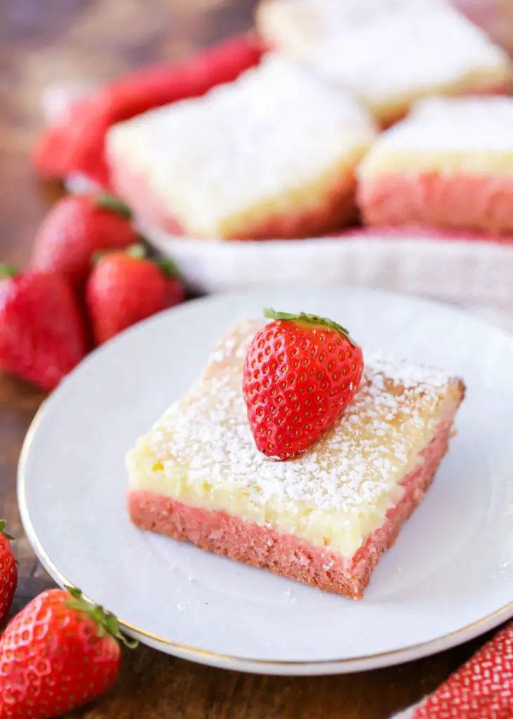 Strawberry Ooey Gooey Cake