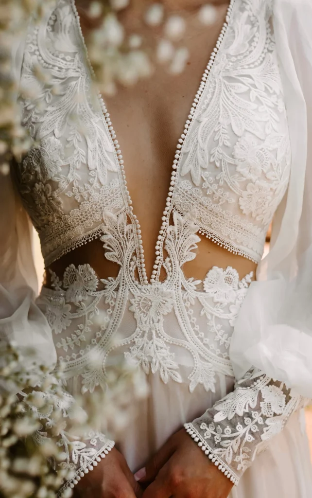 ALLURING BOHO LACE A LINE WEDDING DRESS WITH BLOUSON SLEEVES AND PLUNGING V NECKLINE