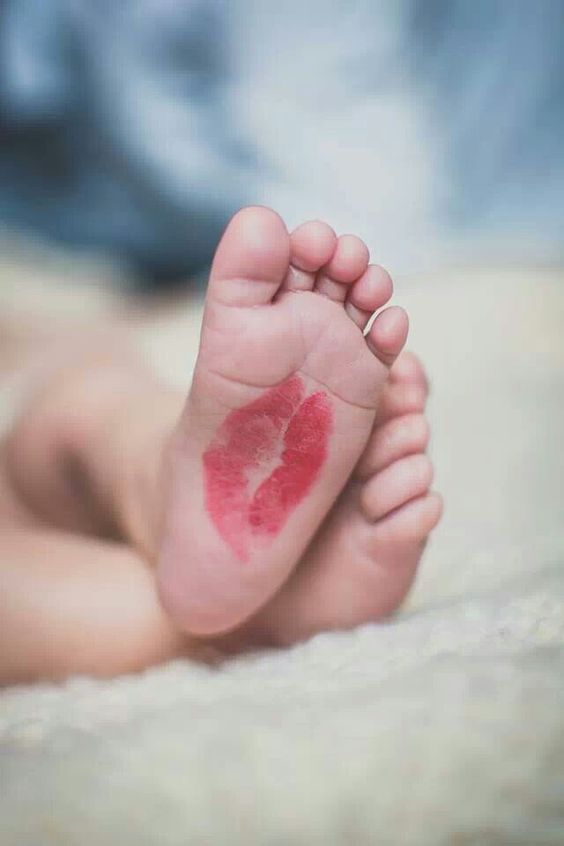 Baby Foot Kiss